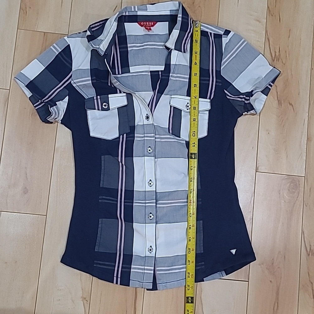 Guess women's small shirt - Picture 3 of 4